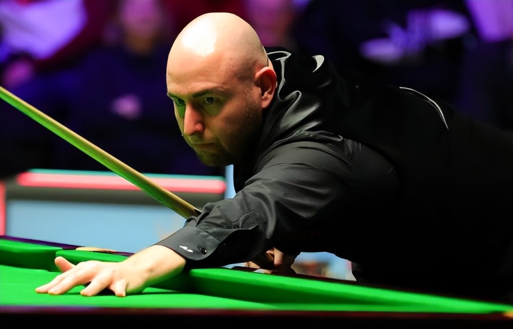 纽卡跟队：纽卡即将签下斯图加特前锋沃尔特马德